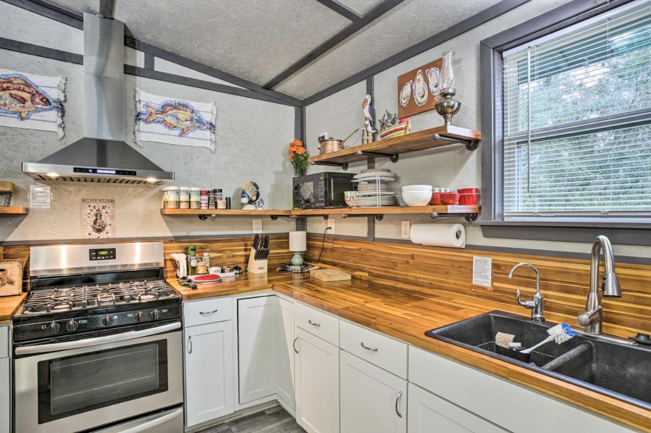 Waterfront Bay St Louis Beach House With Deck! Bay St. Louis Bagian luar foto